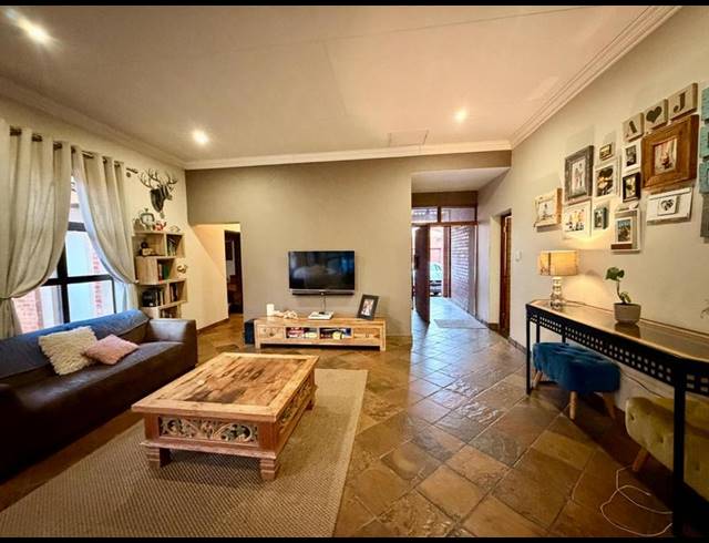 3 BEDROOM TOWNHOUSE FOR SALE IN EQUESTRIA